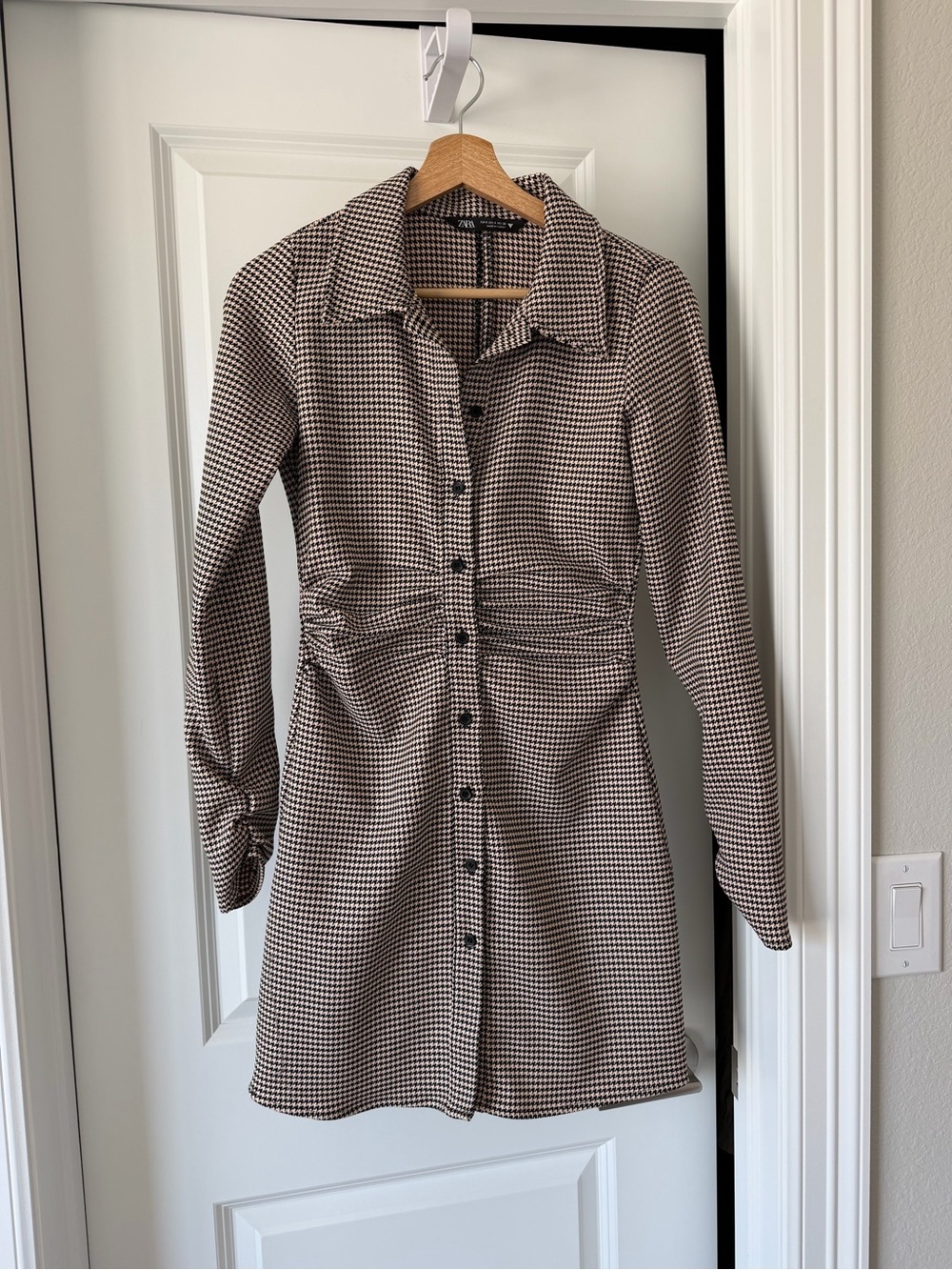 Zara Houndstooth Long-Sleeve Button Dress in Brown and Black